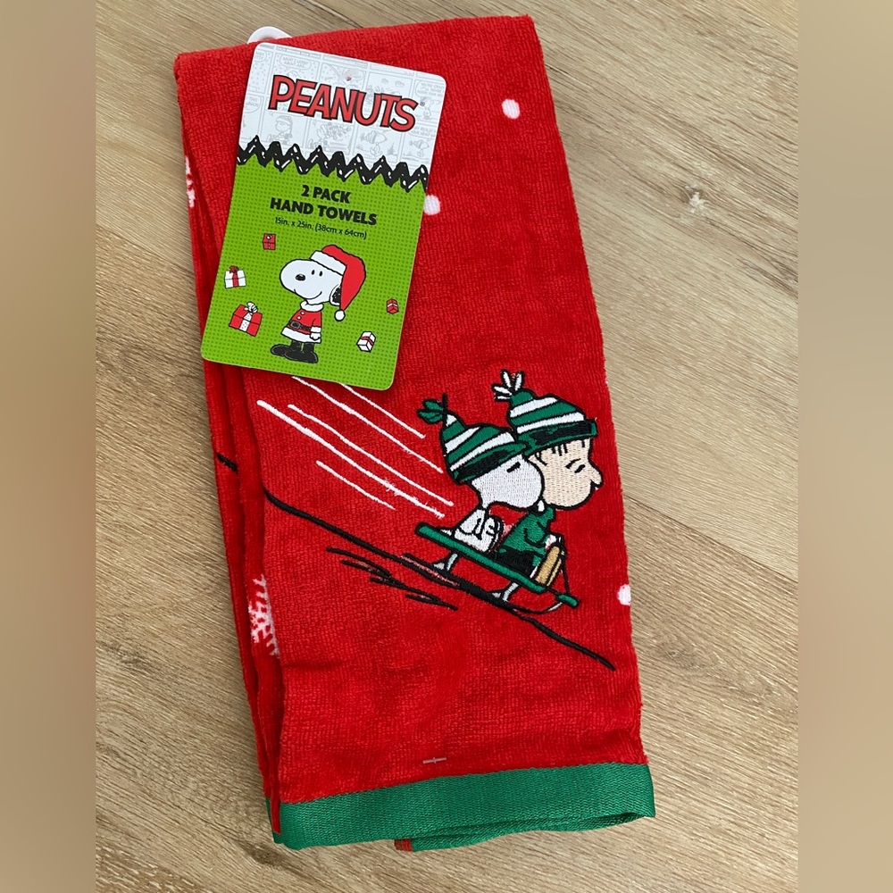 Set of two snoopy peanuts hand towels